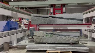 Descargador de losas completamente automático: corta y descarga automáticamente losas de bloques de piedra con sistema automático.