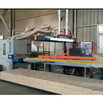 Máquina automática para la carga y descarga de pellets de madera